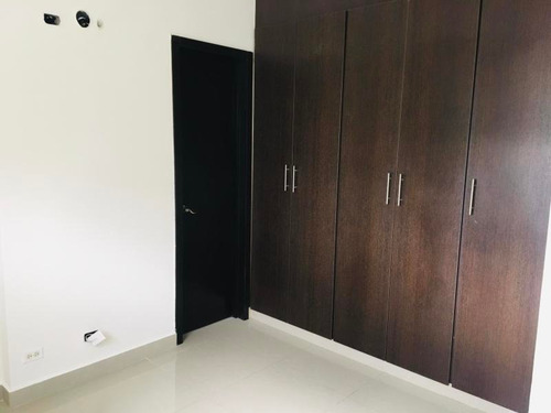 Venta De Apartamento Céntrico En Ph Miyaki, Obarrio 20-5170