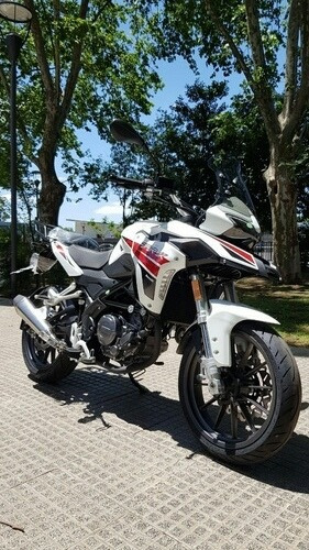 Imagen 13 de 15 de Benelli Trk 251 Abs, Cubiertas Metzeler En Stock Agrobikes