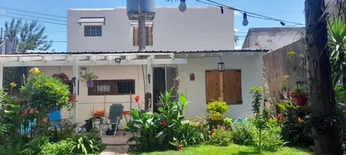 Casa En Venta - 4 Dormitorios 2 Baños - Rafael Calzada
