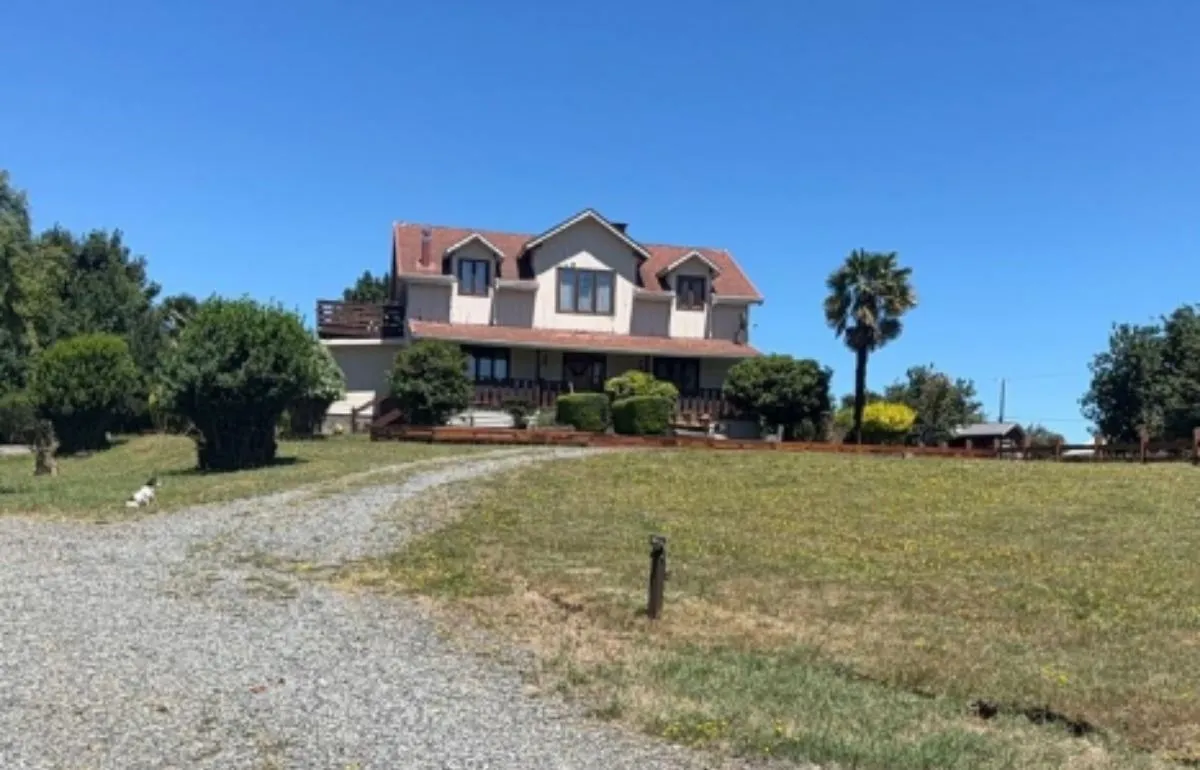 Imagen 1 de 22 de Parcela En Venta En Osorno Con 2 Casas Y Amplios Espacios