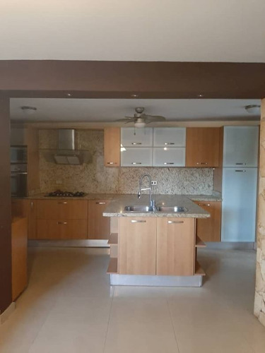Imagen 3 de 18 de Gabriel Rivas Vende Casa En Urb. El Parral Valencia Cod: Lemc-458