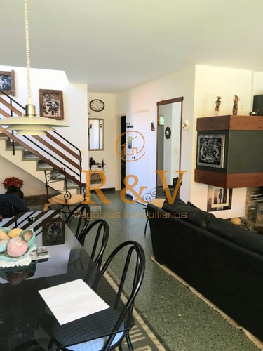 Imagen 6 de 21 de Excelente Casa De 3 Plantas En La Mansa, 5 Dormitorios, 1 Suite, Living Comedor, Parrillero, Garage Para 2 Autos