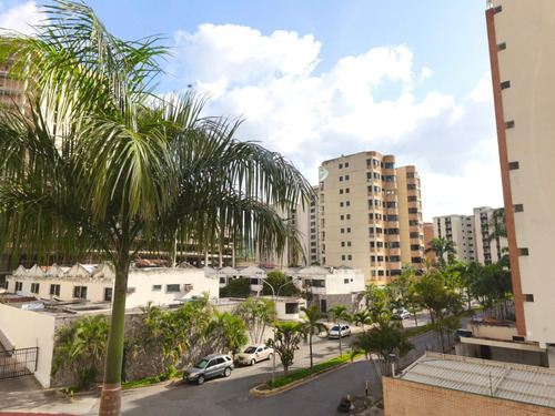 En Alquiler Apartamento Tipo Estudio En Los Mangos, Res. Minotaure Palace Luz Coelho