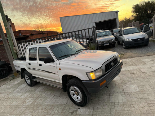 Toyota Hilux 2.4 D/cab 4x2 D