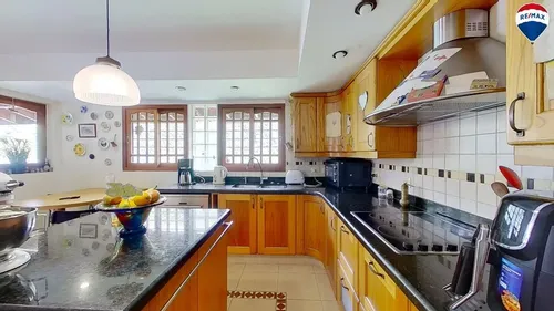 Casa 5 Ambientes En Venta En Castelar C/pileta