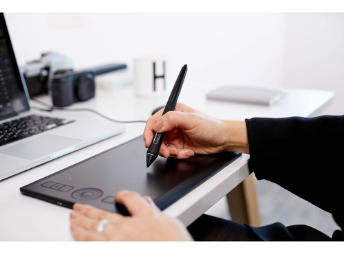 Tableta digitalizadora Wacom Intuos Pro Small PTH-460 con Bluetooth black