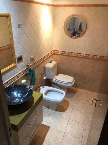 Merolla Vende | Hermosa Casa De Seis Ambientes En Parque Patricios Usd 550.000