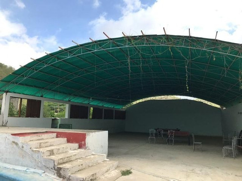 Raiza Suarez Vende Granja Turística En La Ensenada, A Solo Minutos De Barquisimeto Y Yaritagua, Licencia De Licores, Piscina, Cancha De Bolas, Salón De Fiestas, Dos Restaurantes, Caney 2 3 3 3 2 4 8
