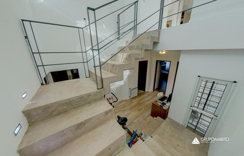 Venta Casa 3 Dormitorios Jardín Cochera. Calidad A Mts. De Centro Comercial San Martin 4300 Rosario