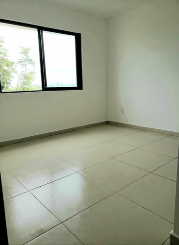 Imagen 12 de 21 de Se Vende Casa En El Refugio, Alberca, Frente Al Parque, Segu