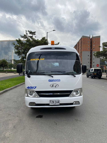 Imagen 2 de 5 de Alquilo Buseta Hyundai Counti Con Conductor 21 Pasajeros.