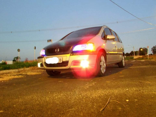 Imagem 3 de 15 de Chevrolet Zafira 2005 2.0 Elite Flex Power Aut. 5p