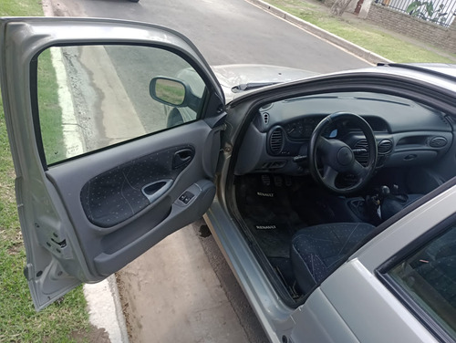 Renault Megane 1.9 I Tric Pack Plus