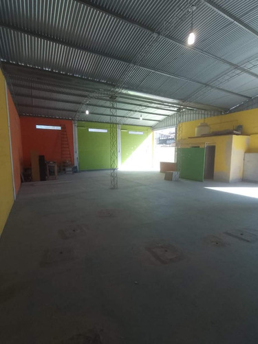 Imagen 3 de 9 de Dos Imponentes Galpones A Pocos Metros Del Corredor Principal De La Ciudad De Cosquín