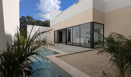 Casa En Venta En Exclusivo Desarrollo De Cholul, Merida.