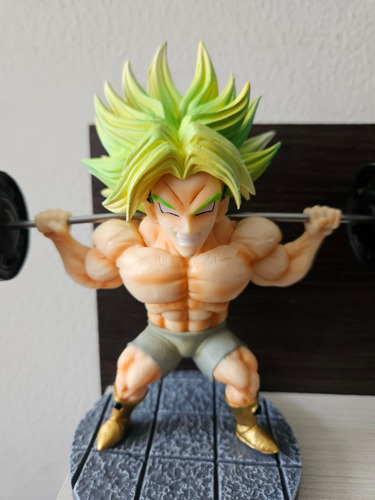 Figura Broli Ssj Entrenando Con Pesas - Dragon Ball Z