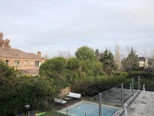 Excelente, Práctica Y Funcional Casa En Venta En Las Glorietas
