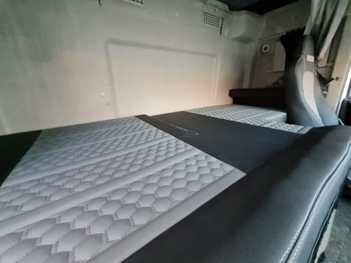 Imagem 17 de 25 de Iveco Hiway 480 6x4 Bug Leve Suspensão De Molas Ano 2017 Aut