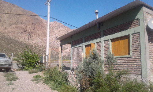 Casa En Venta - 3 Dormitorios 2 Baños - Galpón - 3.000mts2 - Uspallata, Mendoza