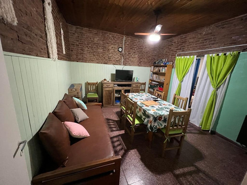 Imagen 2 de 10 de Departamento Tipo Casa Al Frente - Remedios De Escalada