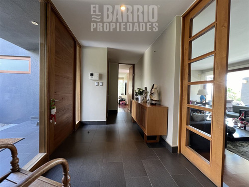 Casa En Venta De 5 Dorm. En Piedra Roja, Chicureo