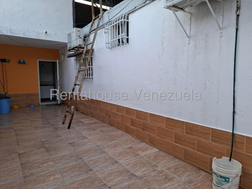Casa De Dos Plantas En Venta En Via El Ujano Barquisimeto Lara Rc