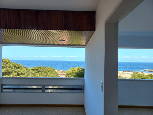 Apartamento En Macuto | 46m2. Ref.25m Negociable | Ave. La Playa | Vende Propietrario