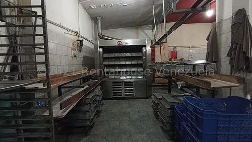 Negocio Fondo De Comercio En Venta Ubicado Avenida Constitución Maracay, Fvina 24-8200