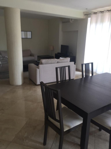 En Alquiler Apartamento En La Zona Colonial De 2 Habitaciones Amueblados Con 2 Parqueos, Piscina