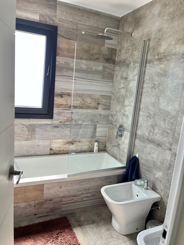 Casa Al Agua Barrio Virazón En Venta