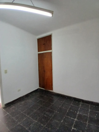 ¡tu Nuevo Hogar Ideal! Casa De 3 Dormitorios Con Amplios Espacios, Cochera Para 2 Vehículos Y 2 Patios Lista Para Escriturar