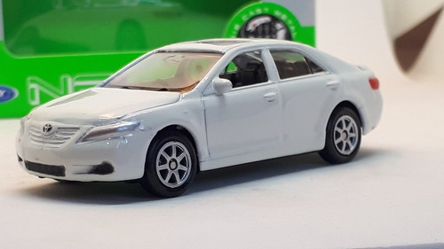 Welly Toyota Camry  1/60 Ruedas De Goma Rosario