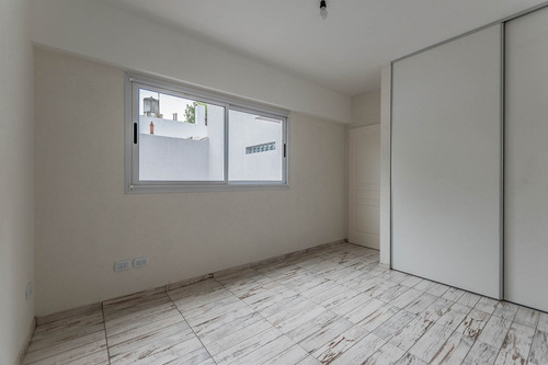 En Venta. Parque Avellaneda. Ph. 3 Amb. Patio Y Terraza Propios. Sin Expensas.