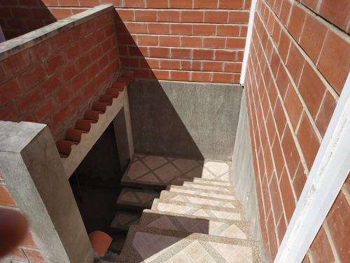 Imagen 25 de 30 de Townhouse En Venta En Nueva Casarapa 22-1284 Fn 04129915337