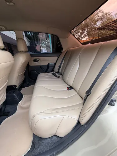 Nissan Tiida Mío Automático Cuero 2012