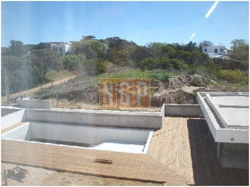 Hermoso Depto De Lujo En La Brava Con Pileta Y Parrillero Propio -ref:9179
