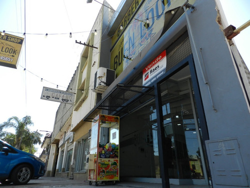 Imagen 1 de 3 de Raes Equilibrio Vende Local Sobre La Avenida Lujan , 120m2 Cubiertos En Santo Tome