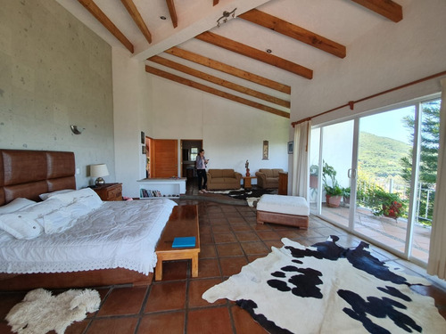 Venta Casa Las Lomas De Dimensiones Monumentales. Alberca Climatizada Y Jardín Plano Con Vistas Espectaculares Y Todos Los Servicios En Fracc Rancho San Diego Ixtapan De La Sal Edomex
