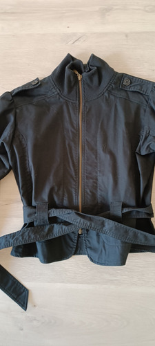Campera Nike Dryfit Mujer Tm Vestir Con Cinto (Usado)