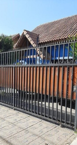 Casa En Venta De 3 Dorm. En Peñalolén