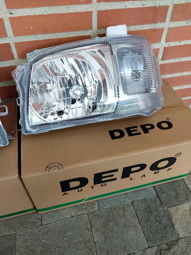 Faro Delantero Izquierdo Toyota Hiace 2007-09