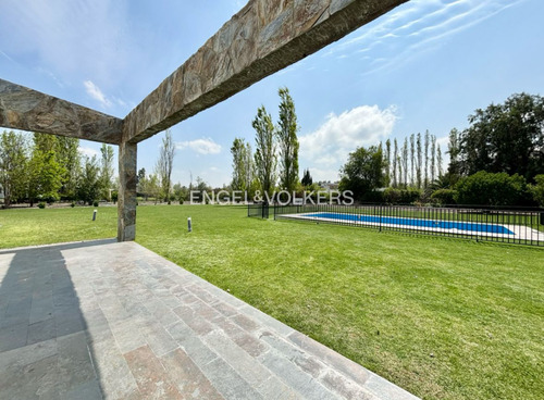 Espectacular Casa Moderna 6 Dorm., Sector Algarrobal