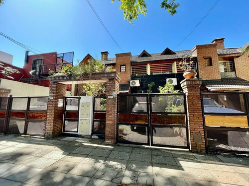 Casa Triplex  En Venta Ubicado En Villa Del Parque, Capital Federal, Buenos Aires