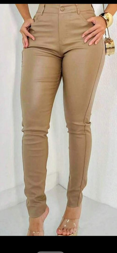 Calça Resinada Feminina: Estilo E Impacto!