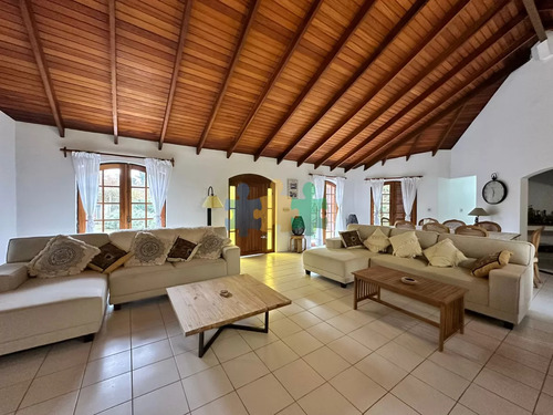 Vende Casa De 4 Dormitorios Con Piscina Y Gran Parque En Golf, Punta Del Este - Ref : Eqp6759