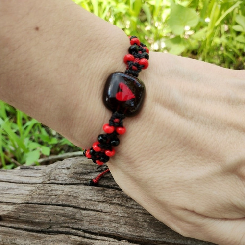 Imagen 3 de 3 de Pulsera Tejida Chaquiron Corazón Rojinegro