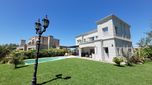 Casa En Venta En El Barrio Santa Rita Canning San Vicente