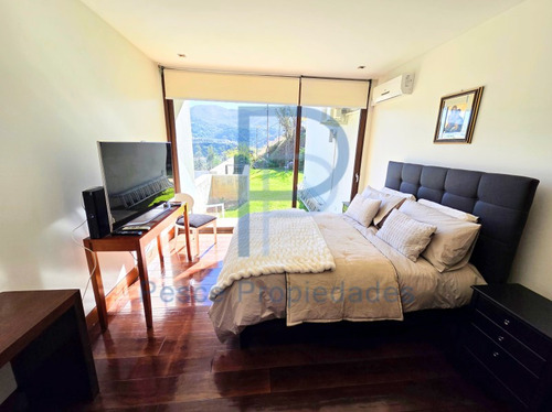 Casa Mediterránea En Prestigioso Y Seguro Condominio
