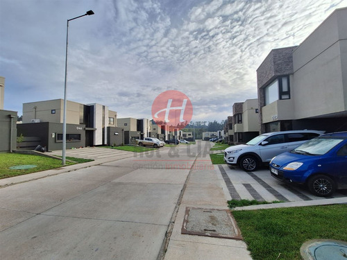 Se Vende Moderna Y Exclusiva Casa Sector Poniente