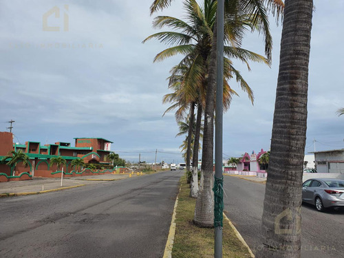 Bodega En Venta En Veracruz Sobre La Avenida Miguel Ángel De Quevedo, Cuenta Con Baños, Oficina Y Altura De Mas De 3 Metros